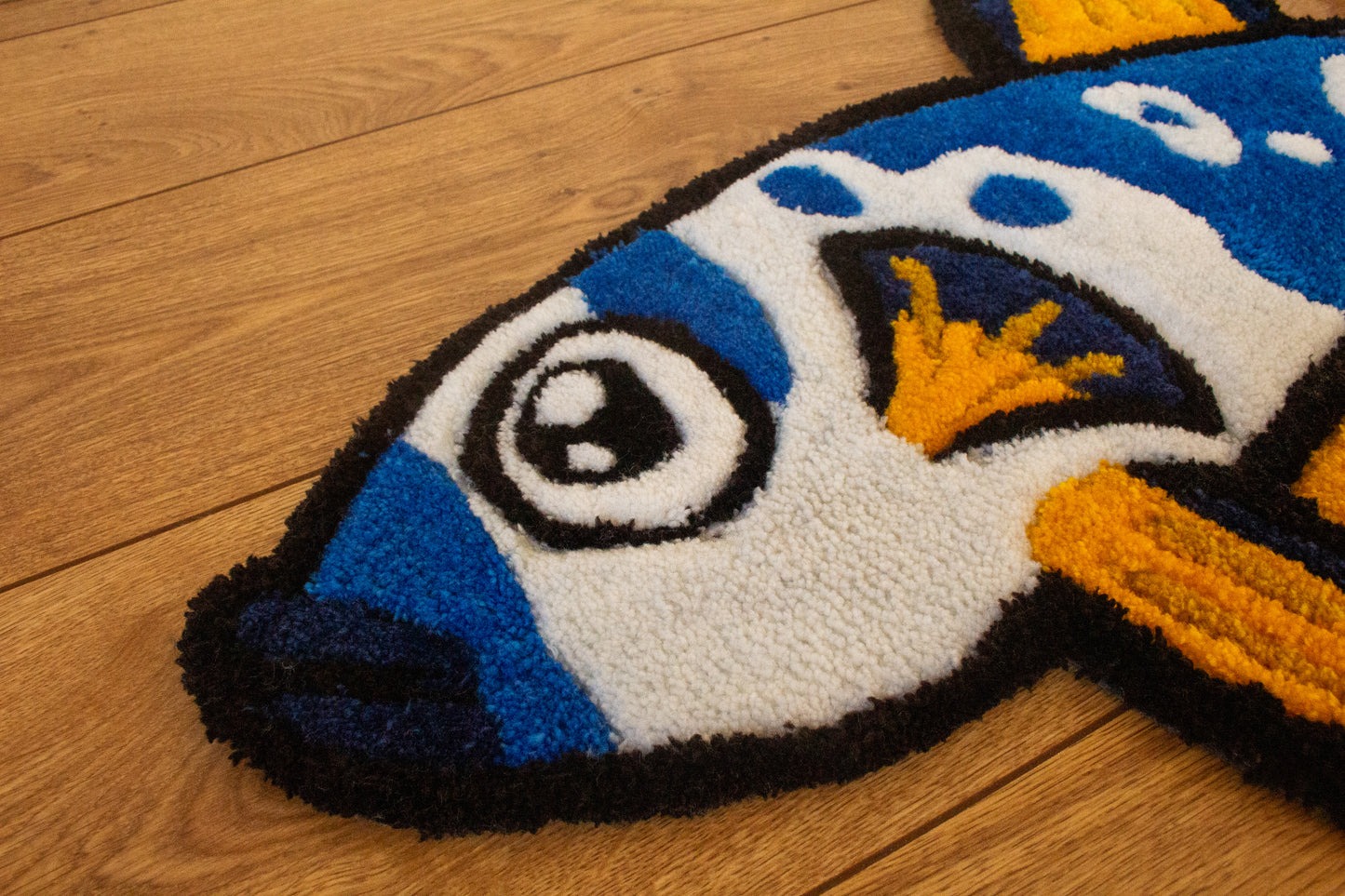 Detailed Head of Betta Splendens (Betta splendens) Rug – Handmade Design with Rich Blue and Red Accents