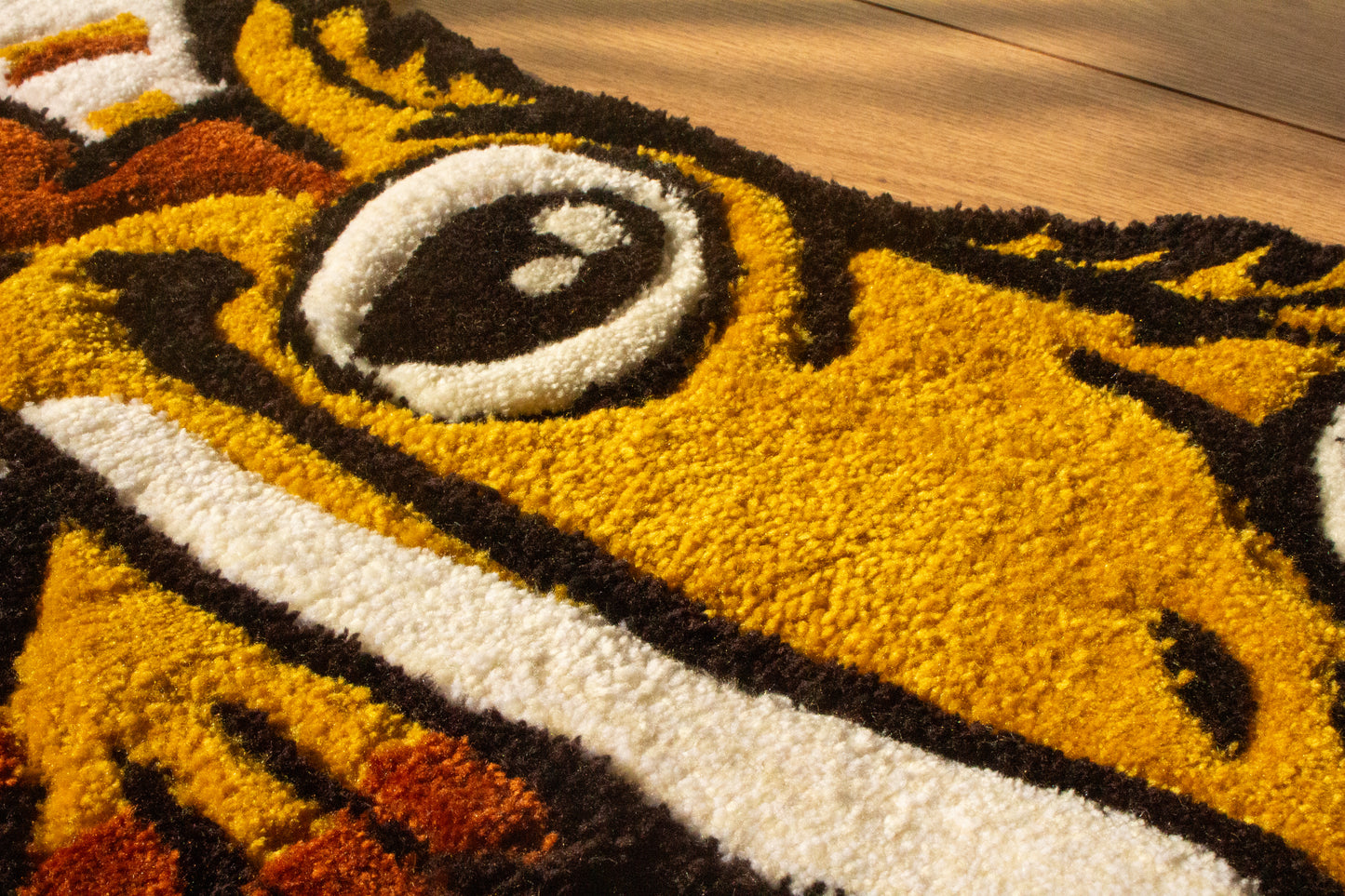 Detailed Head of Crested Gecko (Correlophus ciliatus) Rug – Handmade Design with Distinctive Crests