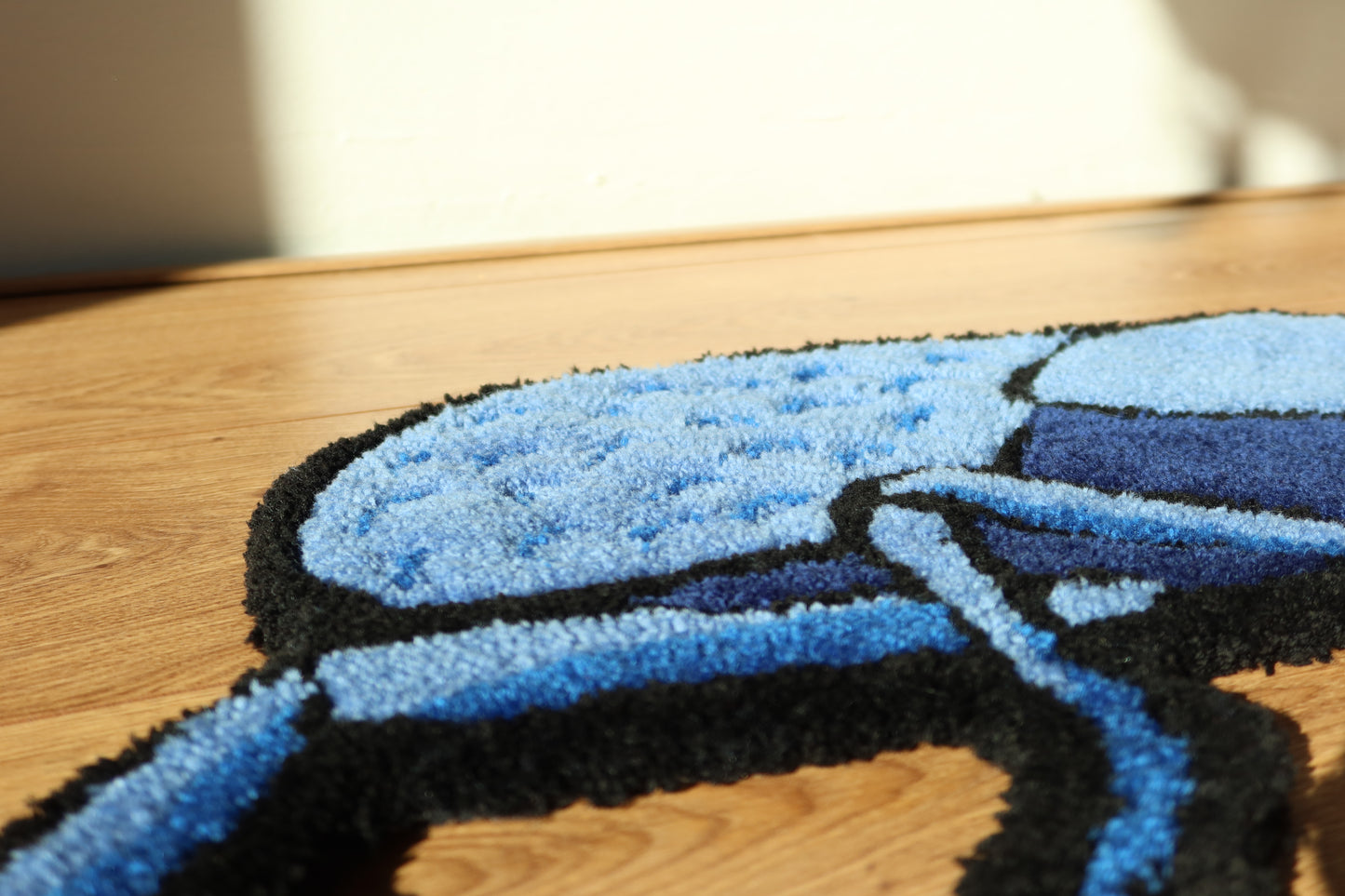 Asbolus verrucosus Rug – Tail Detail Showcasing Deep Blue and Rugged Texture