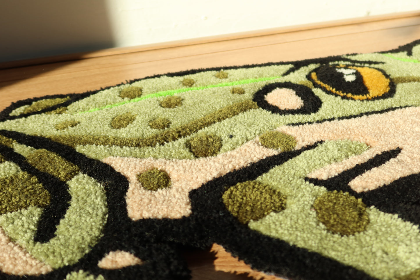 Marsh Frog (Pelophylax ridibundus) Rug – Back Leg and Pattern Close-Up with Rich Green Hues