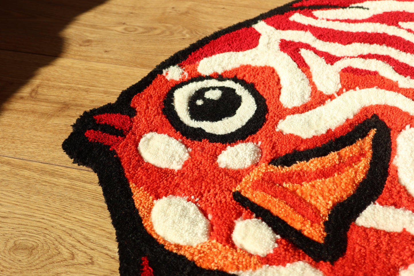 Detailed Head of Discus (Symphysodon aequifasciatus) Rug – Handmade Artwork Capturing Natural Patterns