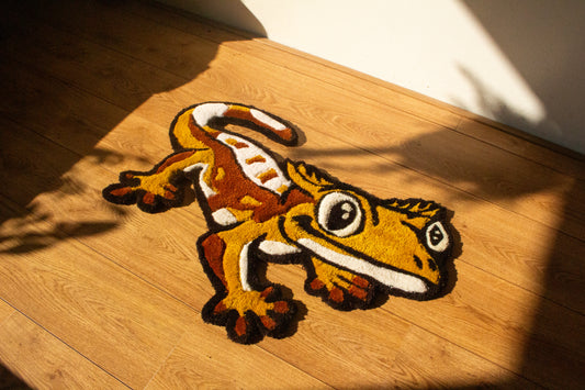  Crested Gecko (Correlophus ciliatus) Rug – Handmade Soft Carpet for Reptile Lovers