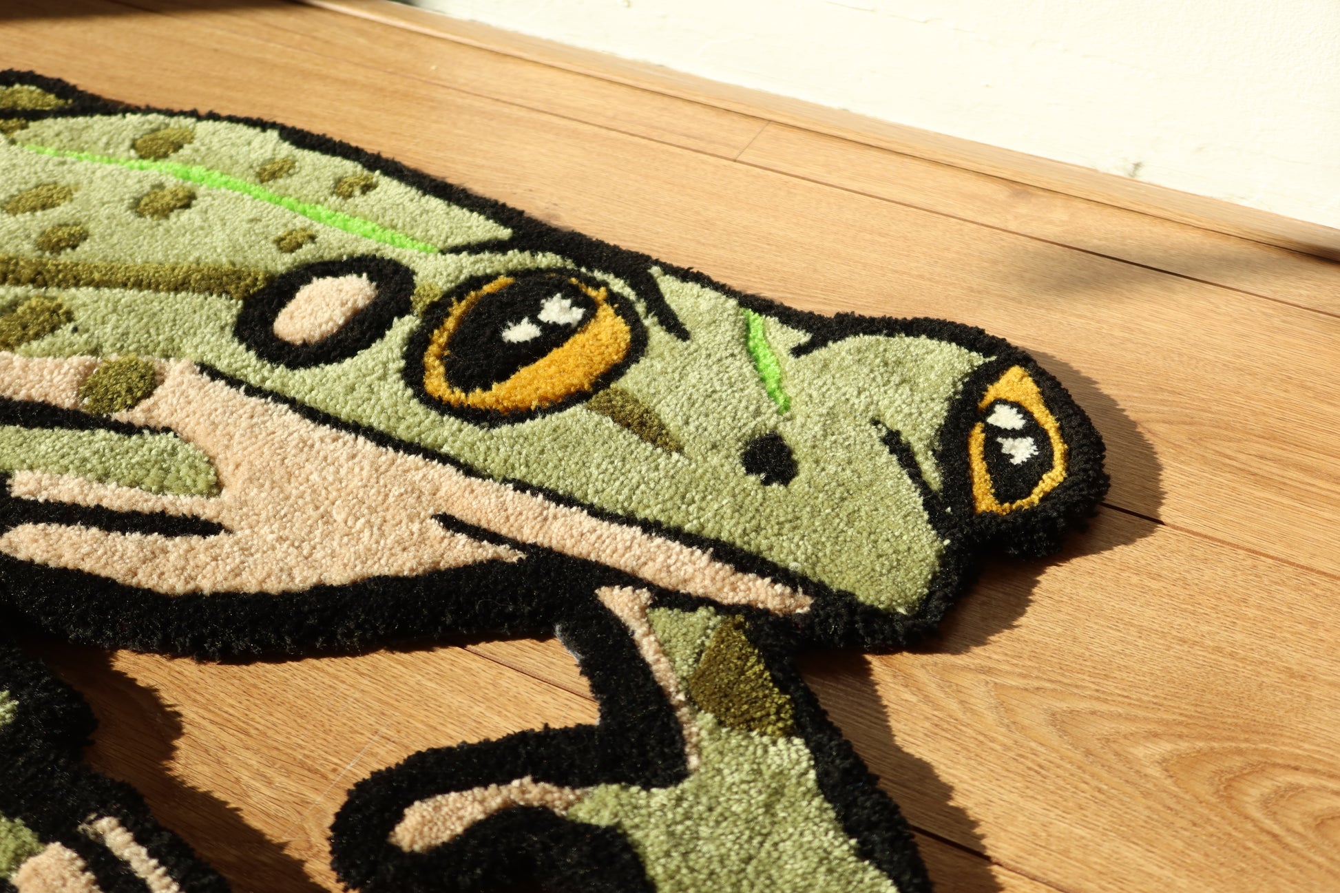  Detailed Head of Marsh Frog (Pelophylax ridibundus) Rug – Handmade Design Capturing Realistic Amphibian Features