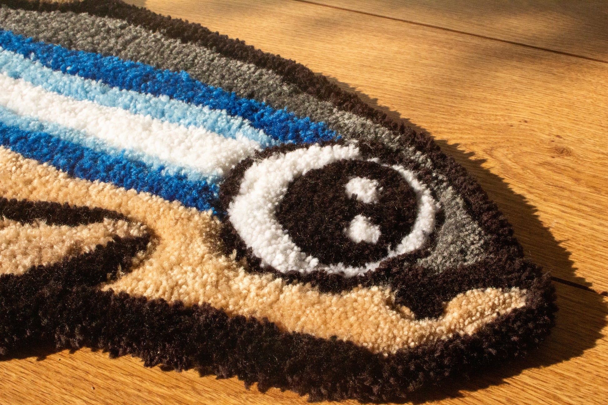 Detailed Head of Neon Tetra (Paracheirodon innesi) Rug – Handmade Design with Shimmering Blue Tones